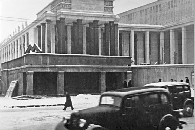 КНИЖНЫЕ РАРИТЕТЫ ИЗ ЛЕНИНКИ ПОПАЛИ В ВОЕННЫЙ ПЕРЕПЛЕТ
